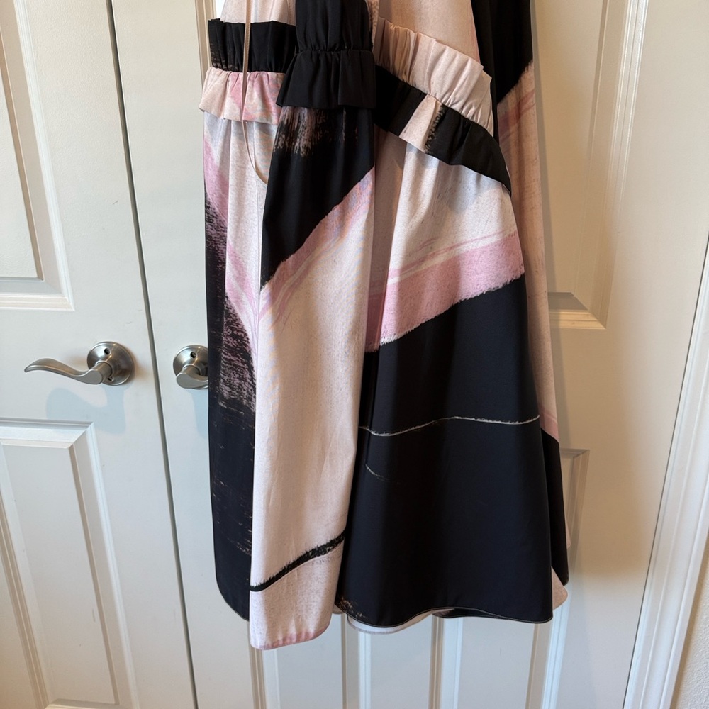 Alexander McQUEEN Soft Blush Pink Dress with Black Trim - Picture 8 of 10